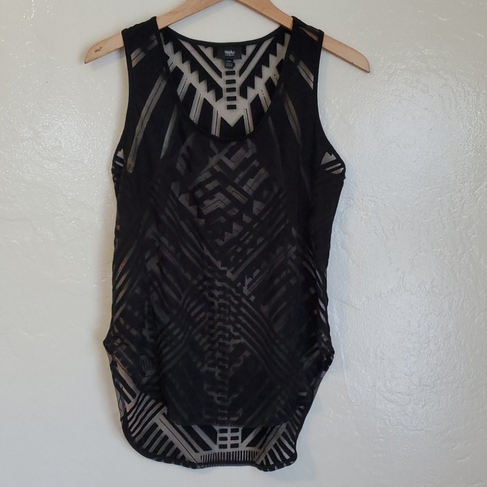 Black cut-out pattern tanktop